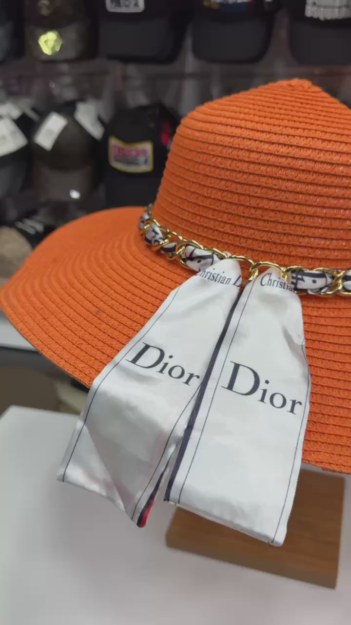 C. Dior Bayan Şapka