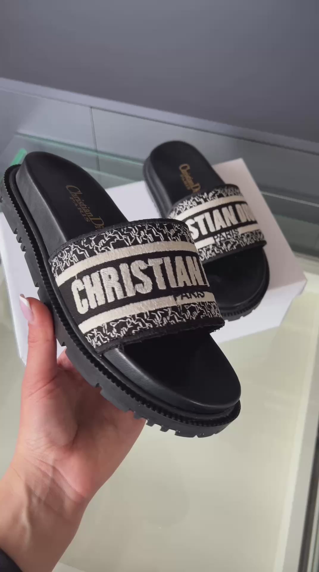 Crist!an Dior Terlik