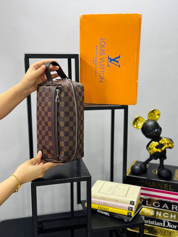 LV Erkek Traşlık / El Çantası