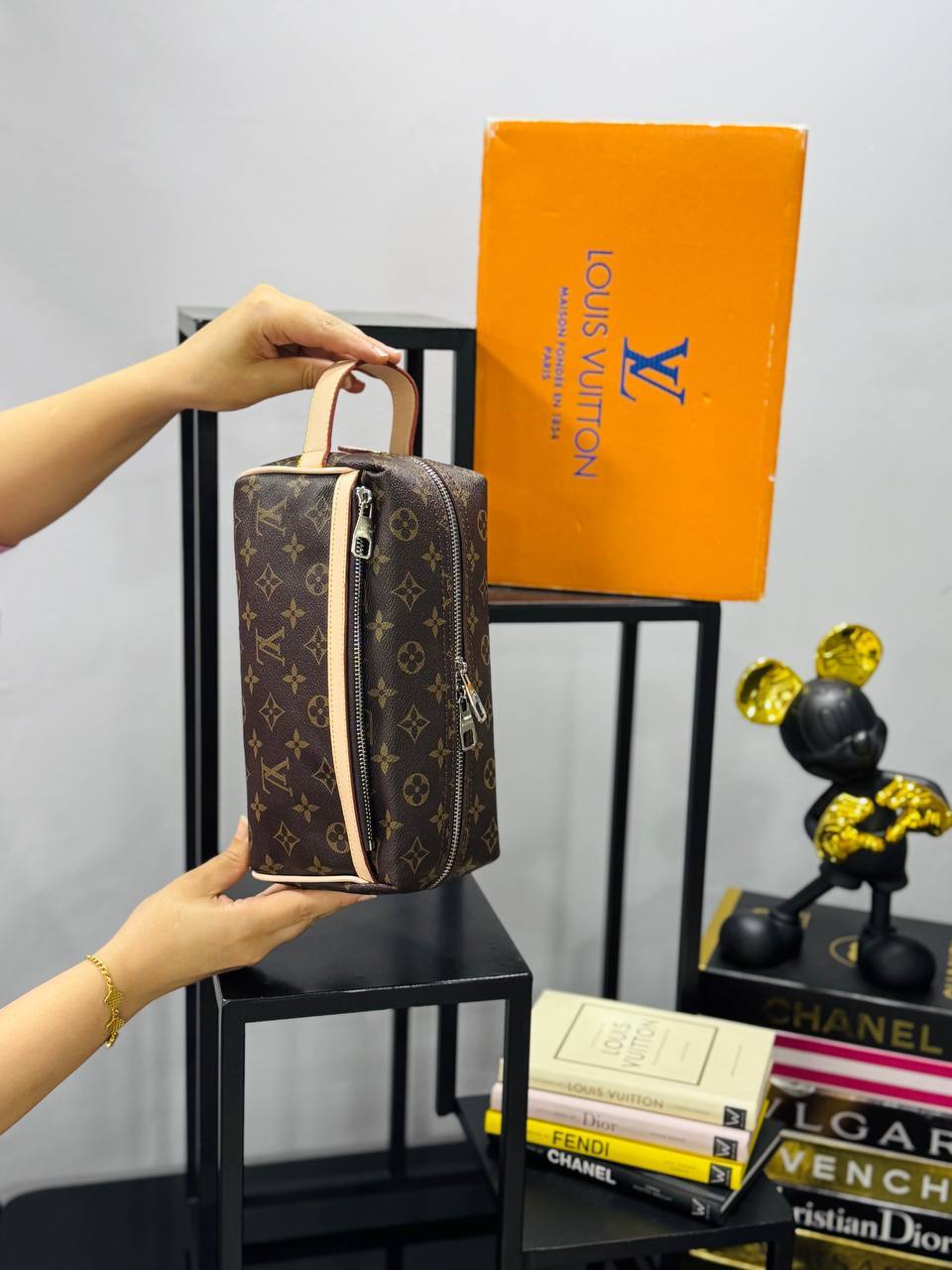 LV Erkek Traşlık / El Çantası