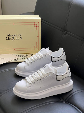 Aleksand£er M. Transparent Base Bay