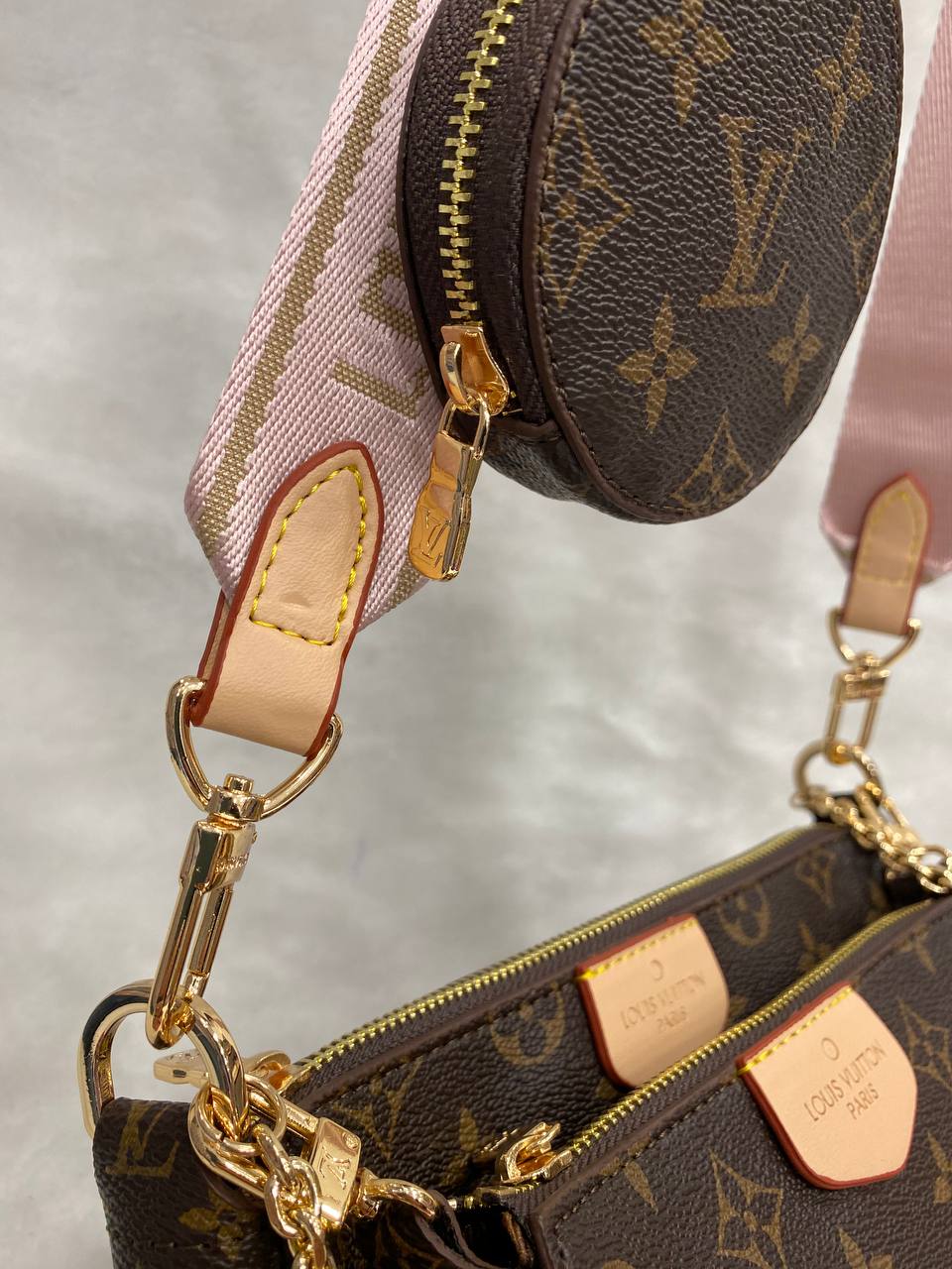 LV Multi Pochette