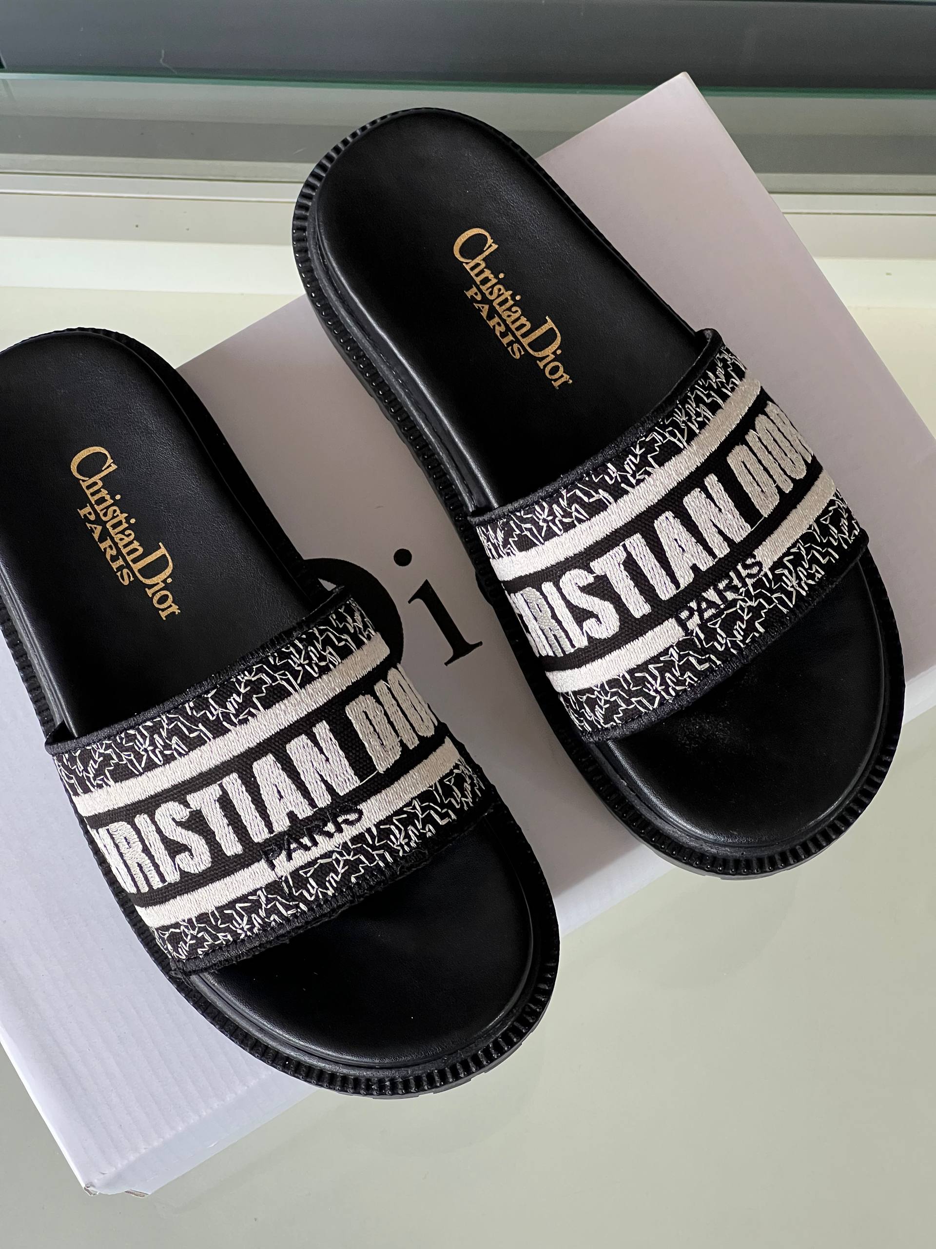 Crist!an Dior Terlik