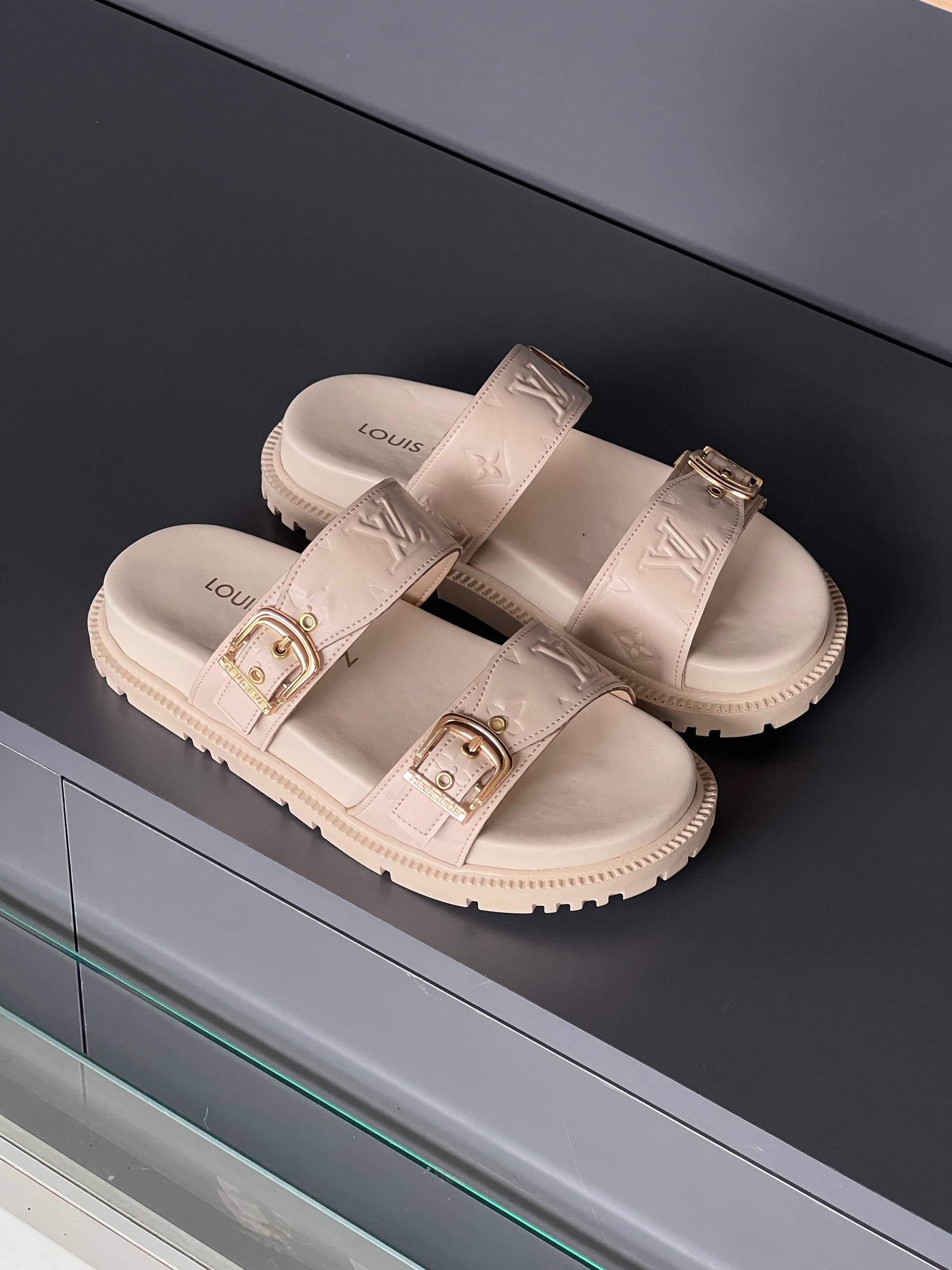 LV Bayan Sandalet